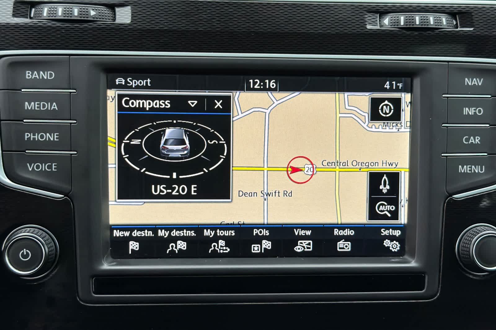 Thumbnail: 2016 Volkswagen Golf - 21