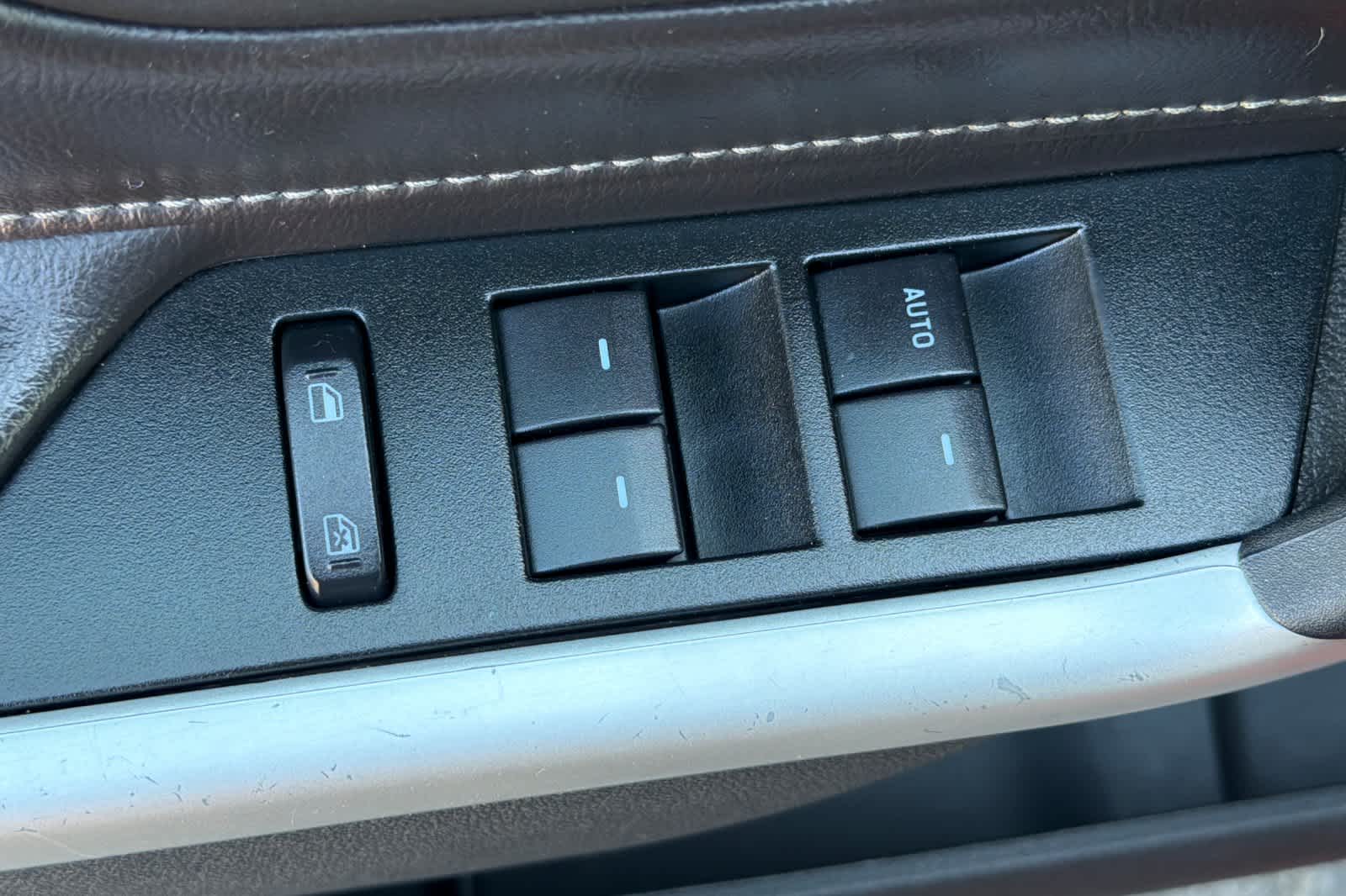 Thumbnail: 2013 Ford Edge - 15