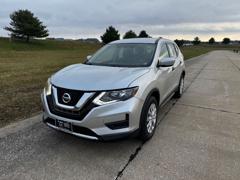 2017 Nissan Rogue S photo 2