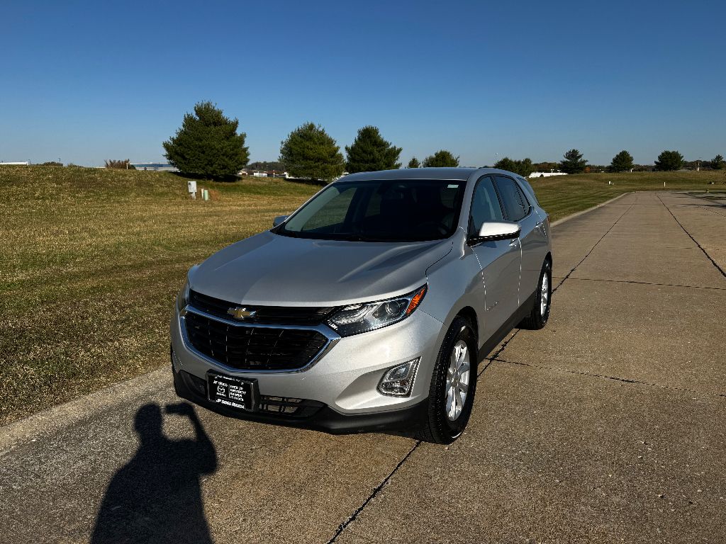 2019 Chevrolet Equinox LT photo 2