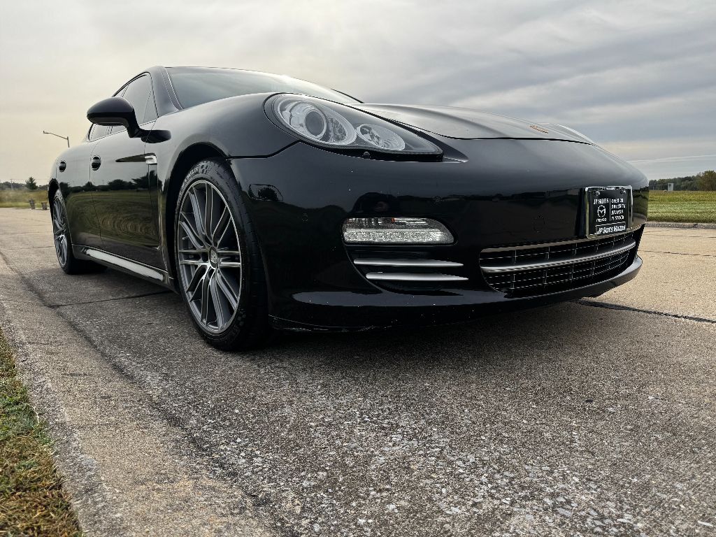 2013 Porsche Panamera 4 Platinum photo 3