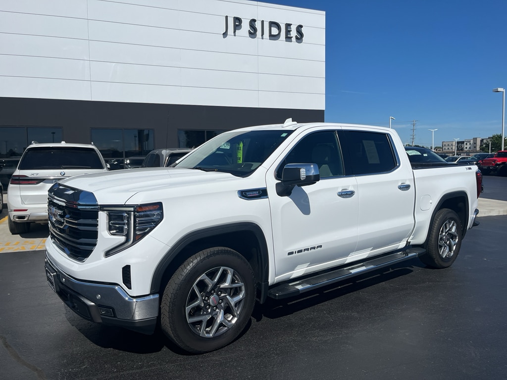2022 GMC Sierra 4WD Crew Cab Short Box SLT's photo