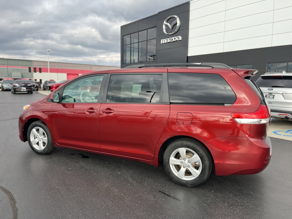 Used 2013 Toyota Sienna LE Wagon .