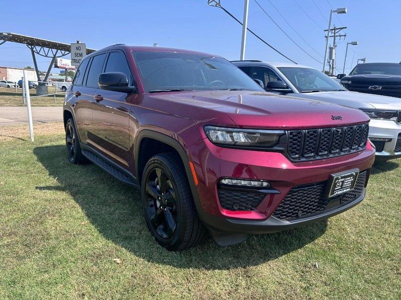 2023 Jeep Grand Cherokee Limited photo 2