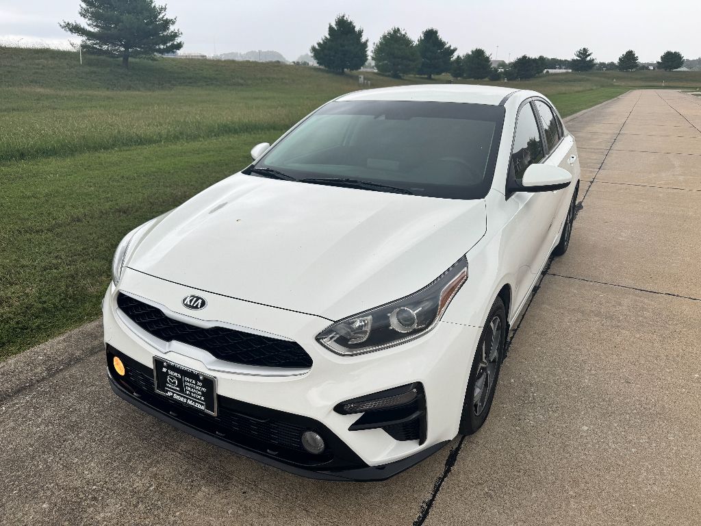 2019 Kia Forte LXS photo 2