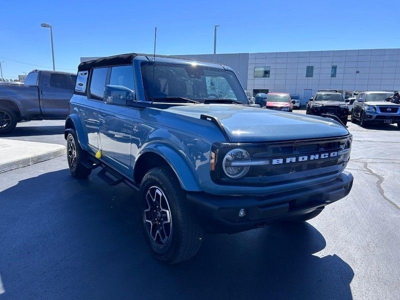 2023 Ford Bronco Outer Banks photo 3