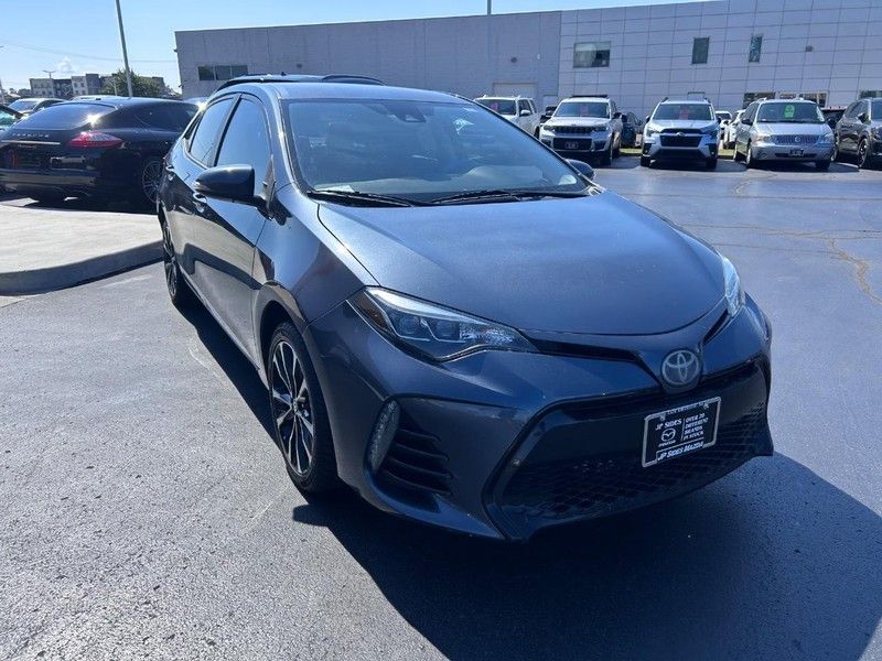 2018 Toyota Corolla SE photo 3