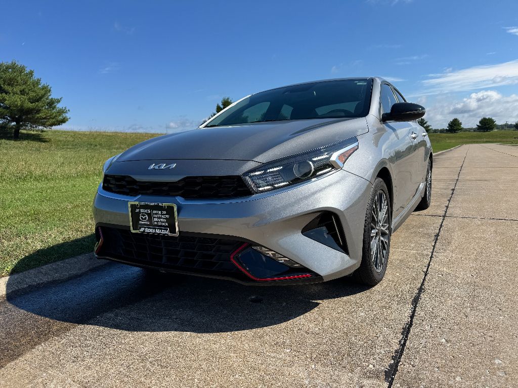 2023 Kia Forte GT-Line photo 2