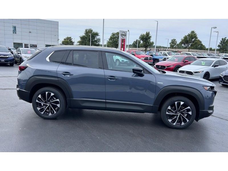 2025 Mazda CX-50 Premium Plus photo 2