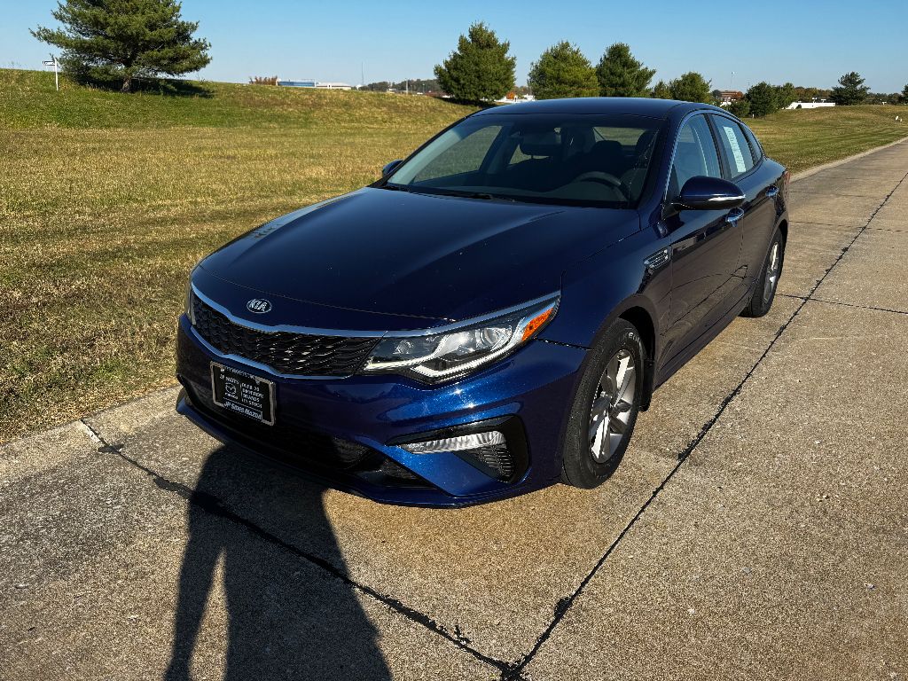 2019 Kia Optima LX photo 2
