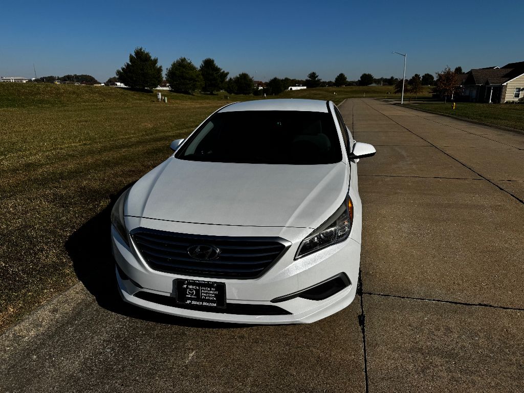 2016 Hyundai Sonata SE photo 2