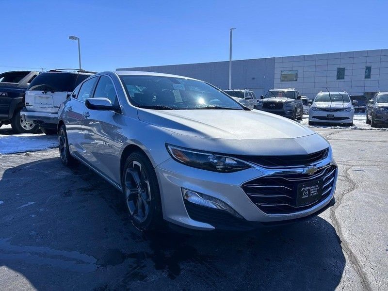 2022 Chevrolet Malibu 1LT photo 2