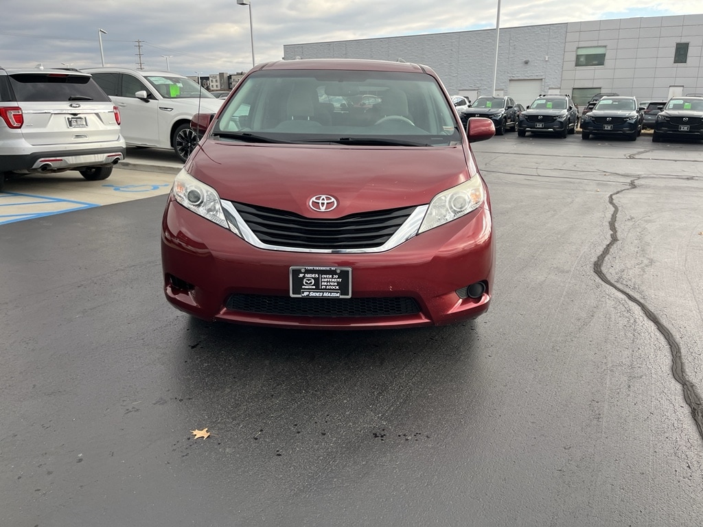 Used 2013 Toyota Sienna LE Wagon .