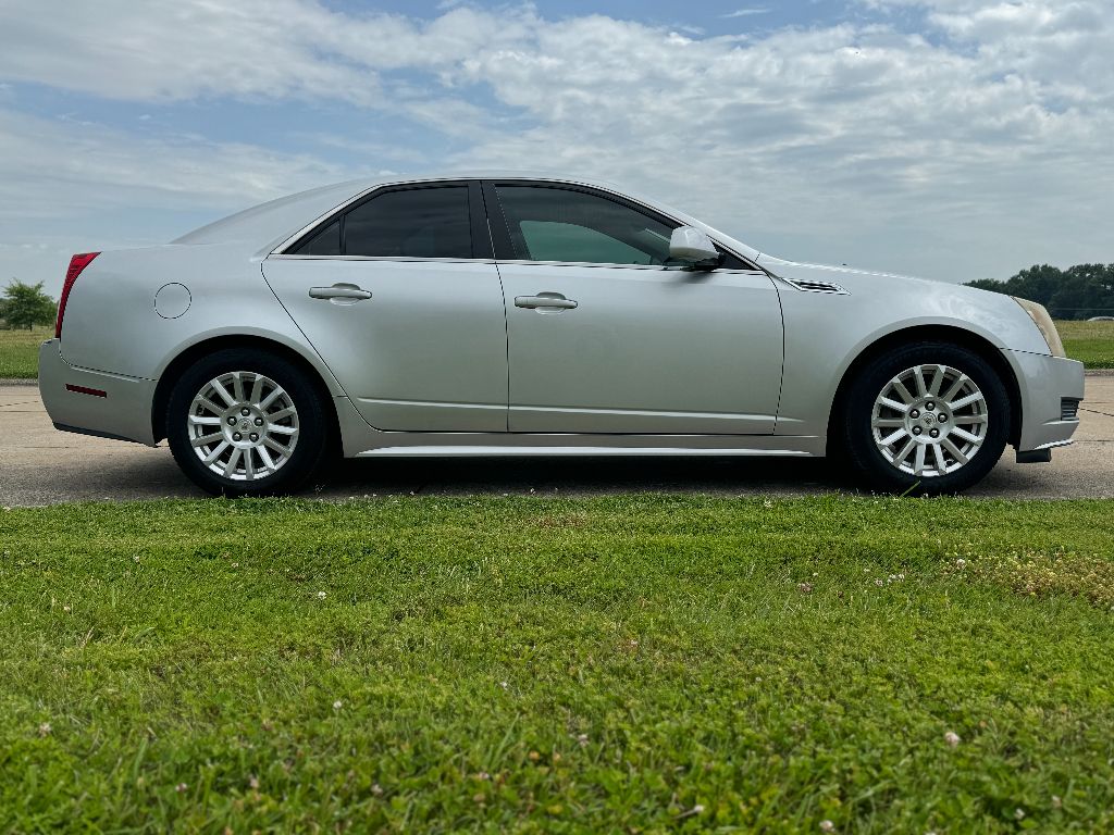 2010 Cadillac CTS Luxury photo 2