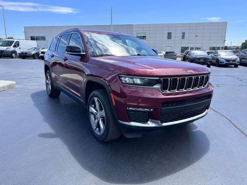 2022 Jeep Grand Cherokee Limited photo 2