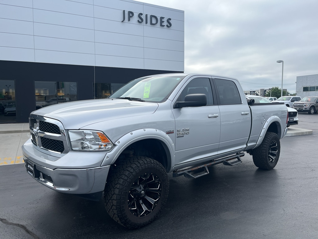 2019 RAM 1500 Classic SLT 4x4 Crew Cab 6'4's photo