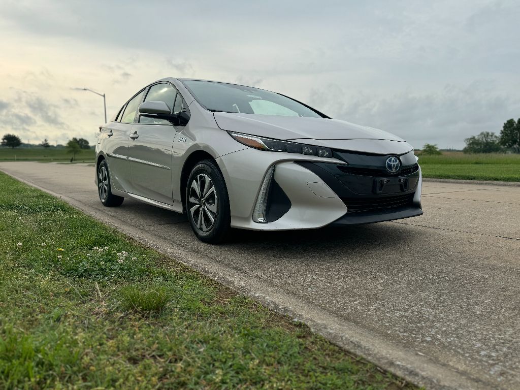 2017 Toyota Prius Prime Premium photo 2