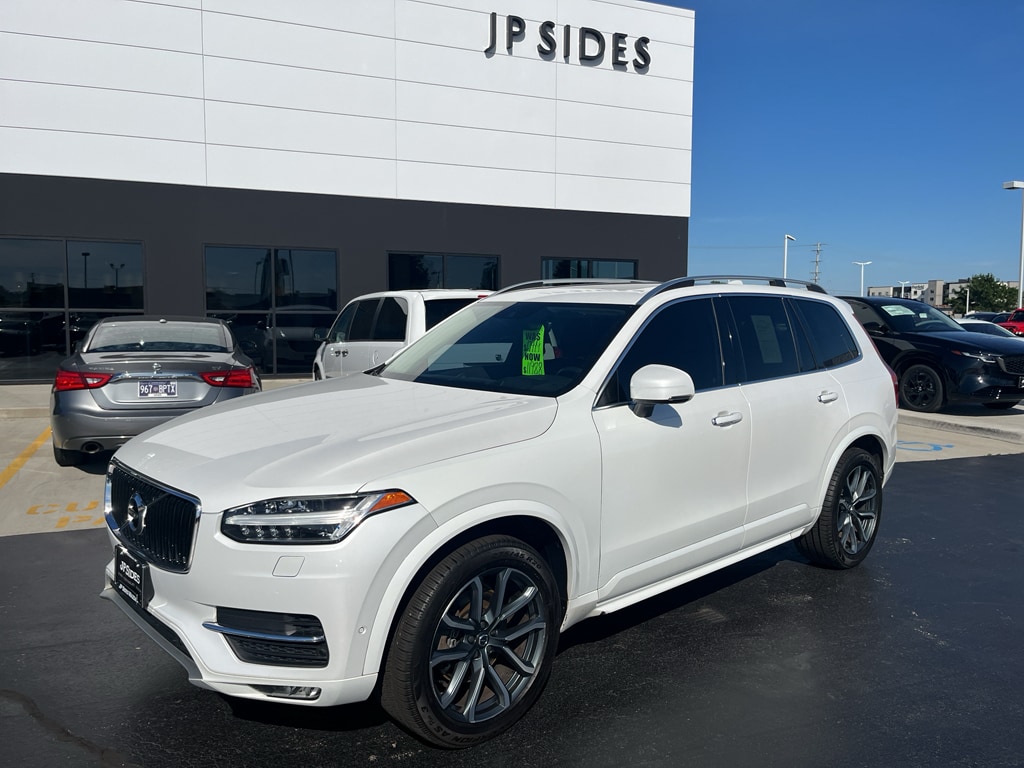 2016 Volvo XC90 T6 AWD Momentum's photo