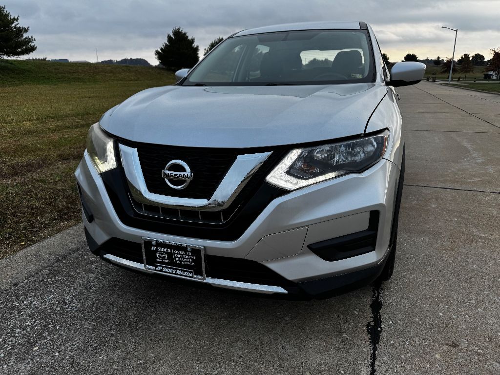 2017 Nissan Rogue S photo 3