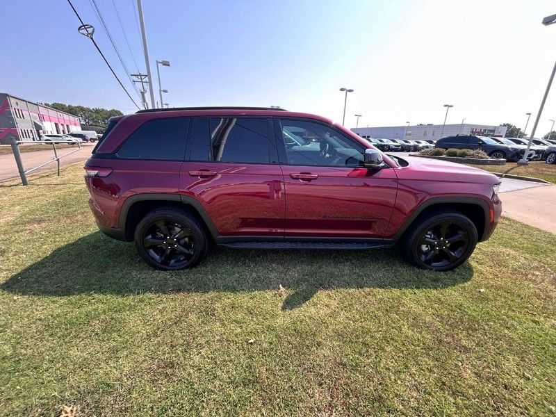 2023 Jeep Grand Cherokee Limited photo 3