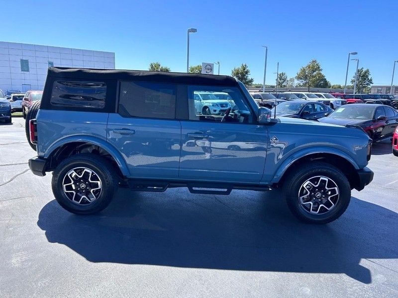 2023 Ford Bronco Outer Banks photo 4