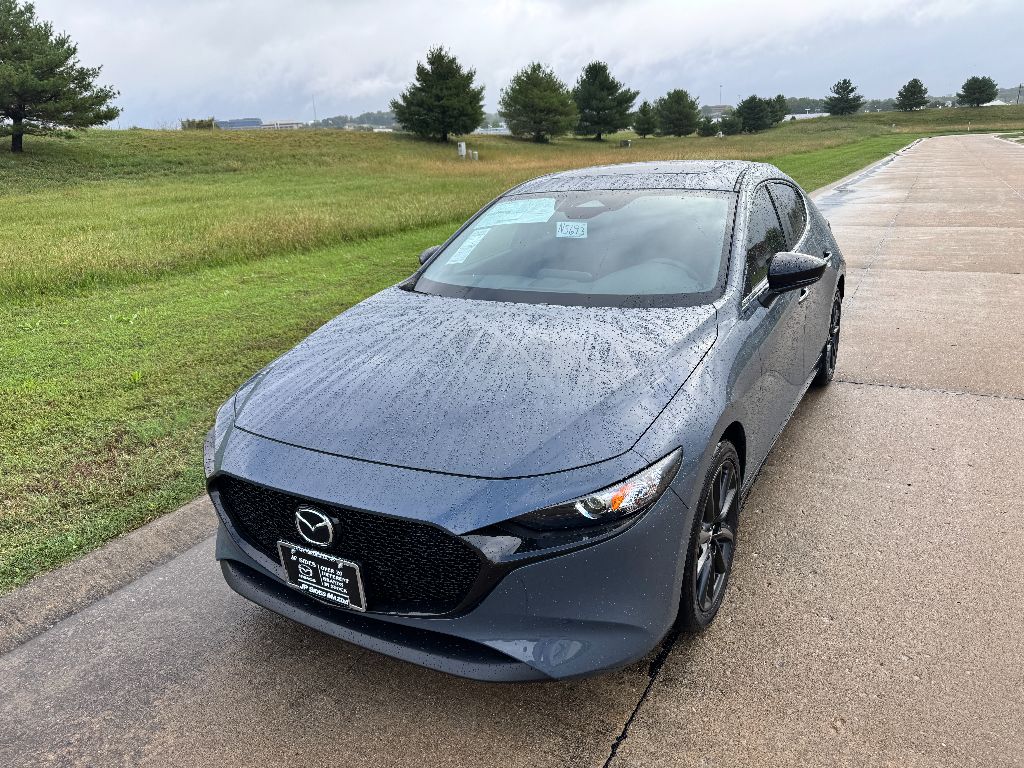 2026 Mazda Mazda3 Hatchback 2.5 s Carbon photo 2