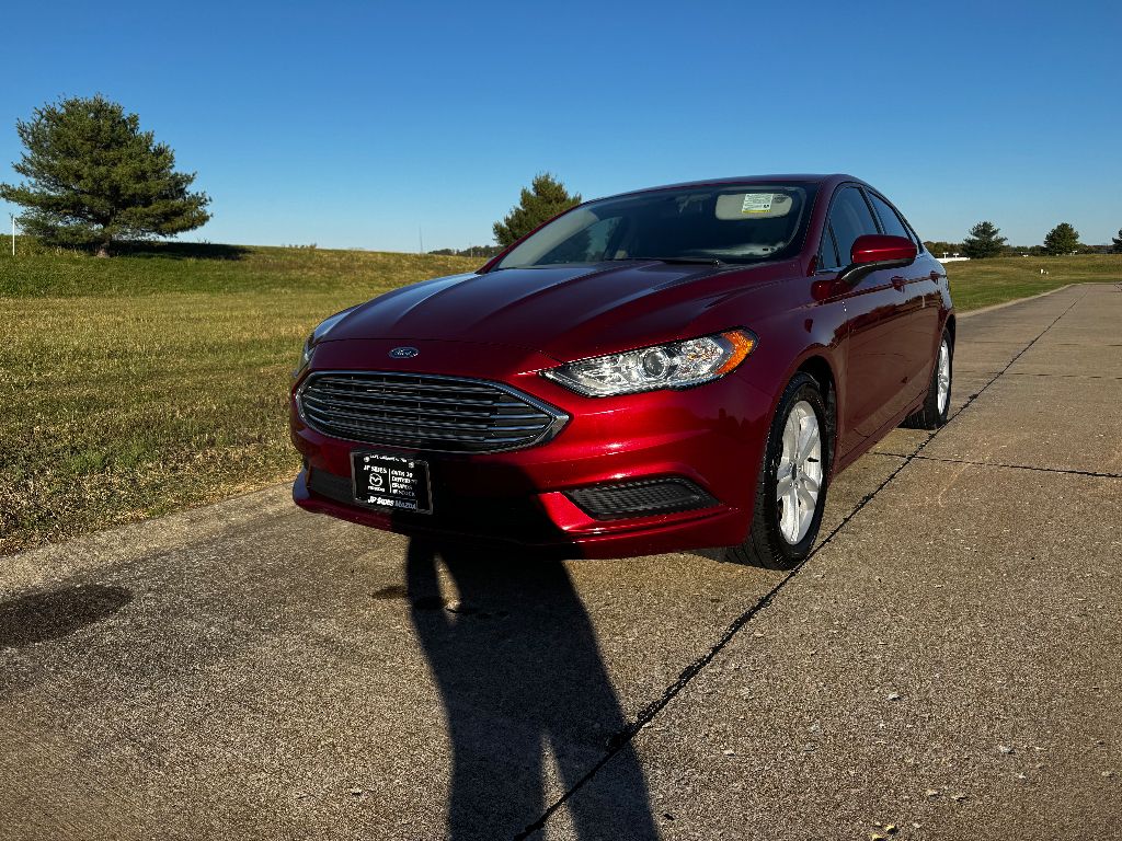 2018 Ford Fusion SE photo 2