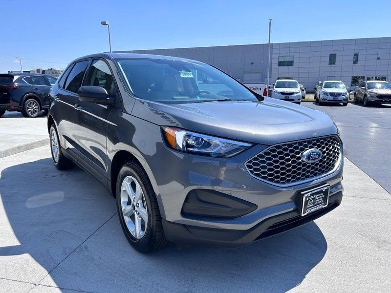 2023 Ford Edge SE Sport photo 2