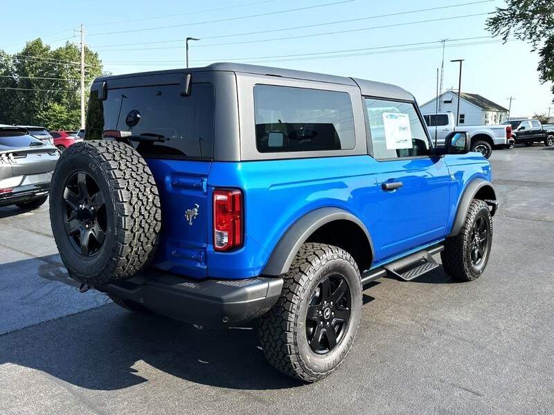 2024 Ford Bronco Black Diamond photo 3