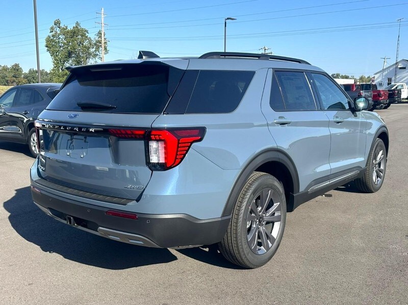 2025 Ford Explorer photo 2
