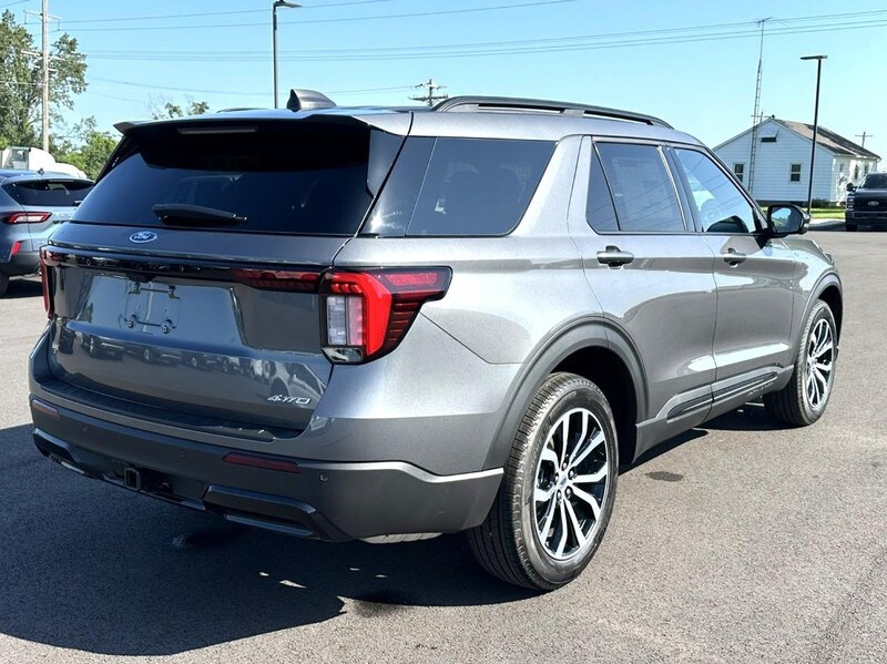 2025 Ford Explorer ST-Line photo 2