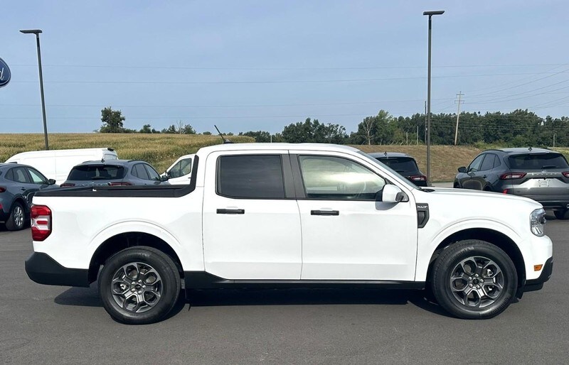 2022 Ford Maverick XLT photo 2