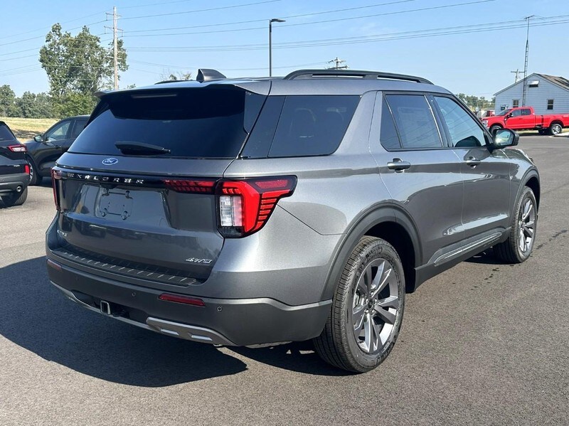 2025 Ford Explorer photo 2