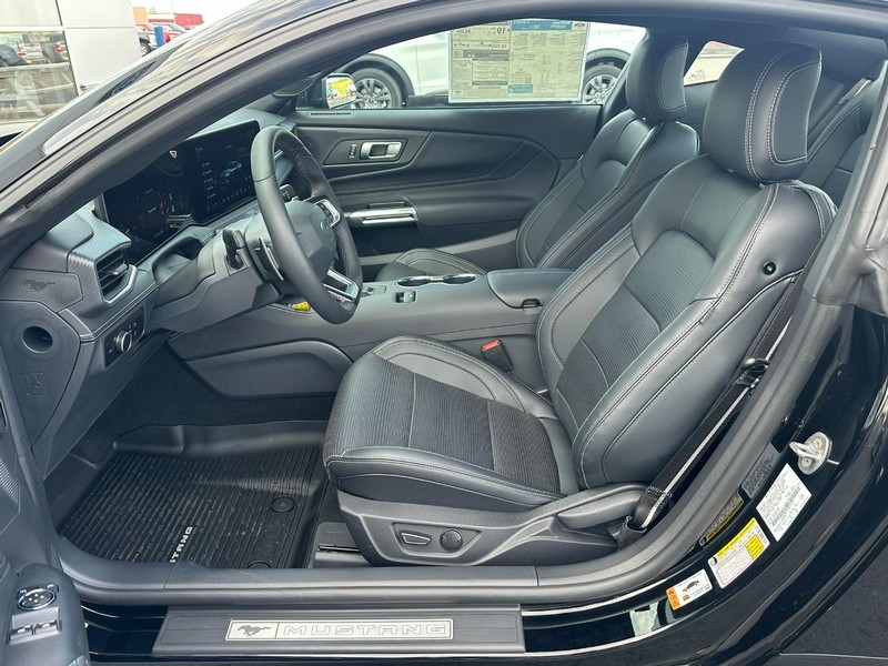 2025 Ford Mustang GT Premium - Photo 7