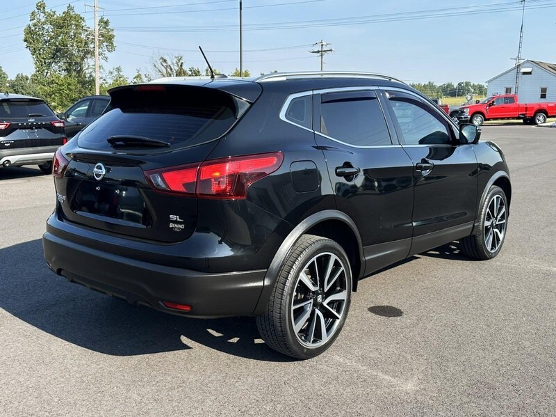 2018 Nissan Rogue Sport SL photo 2