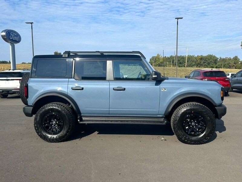 2025 Ford Bronco Outer Banks photo 2