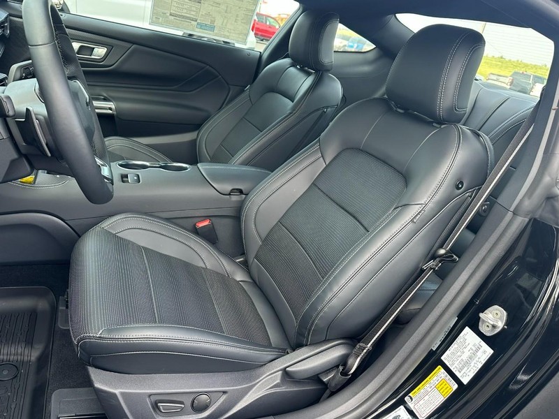 2025 Ford Mustang GT Premium - Photo 8