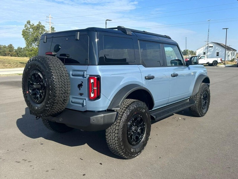 2025 Ford Bronco Outer Banks photo 3