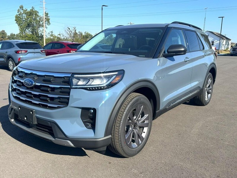 2025 Ford Explorer photo 3