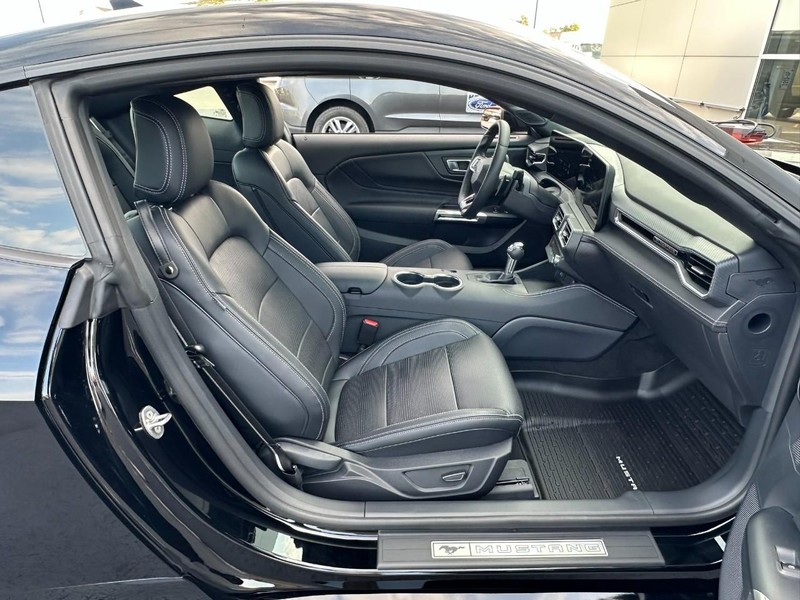 2025 Ford Mustang GT Premium - Photo 13