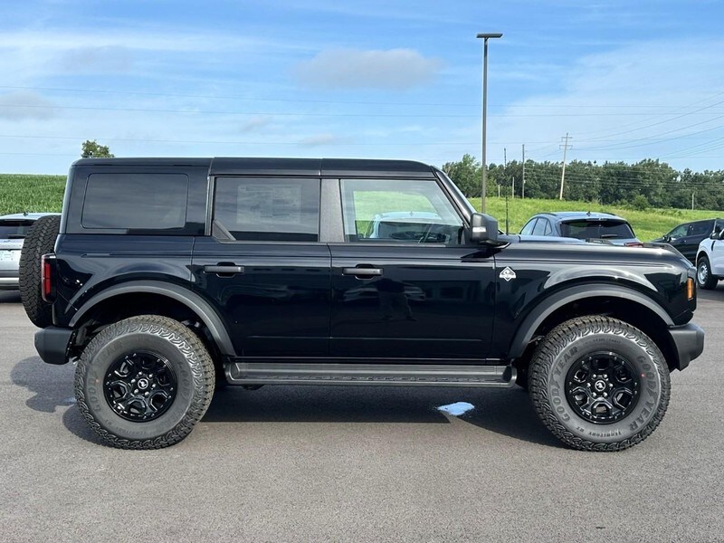 2025 Ford Bronco Outer Banks photo 2
