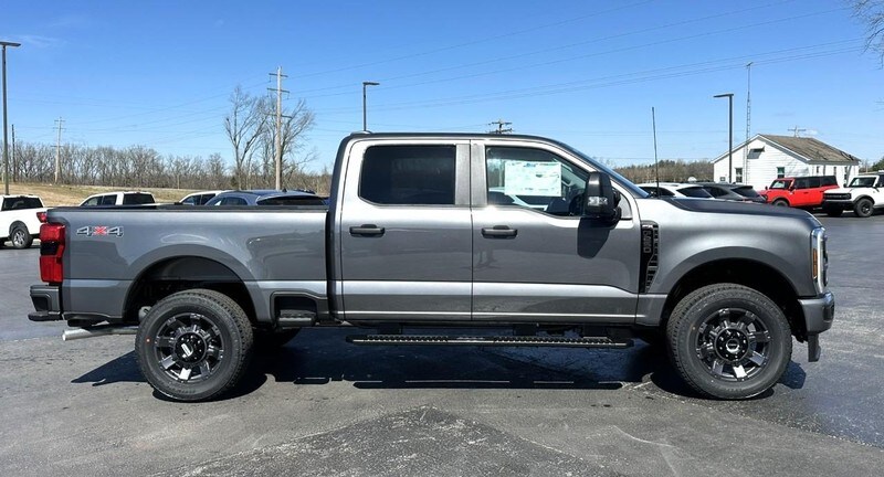 2025 Ford F-250 photo 2