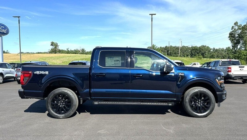 2025 Ford F-150 XLT photo 2