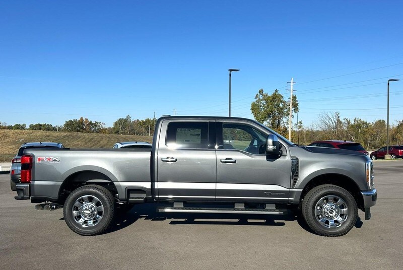 2026 Ford F-350 Lariat photo 2