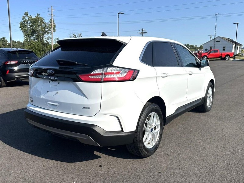 2022 Ford Edge SEL photo 3