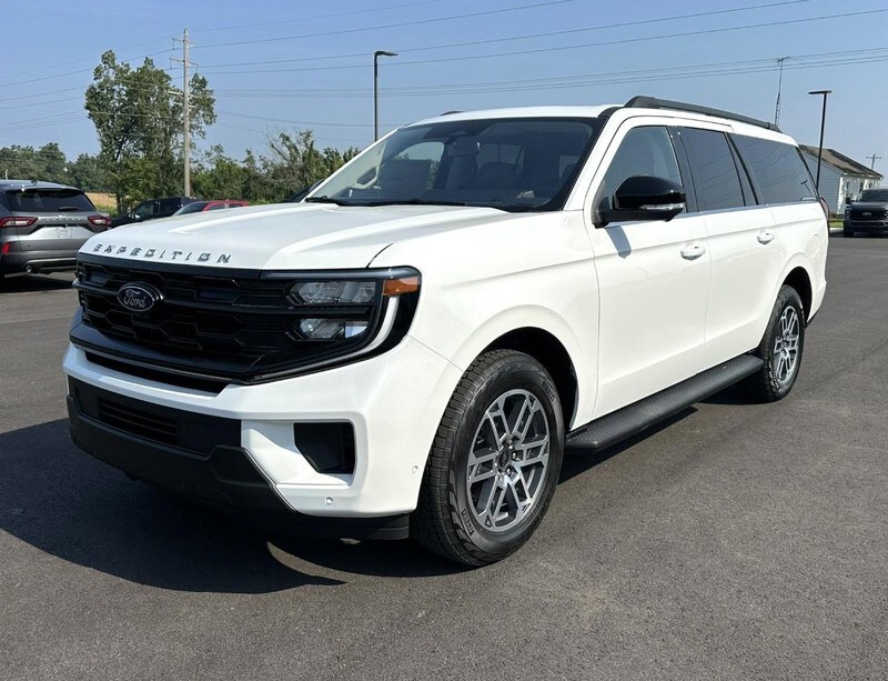 2025 Ford Expedition MAX photo 3
