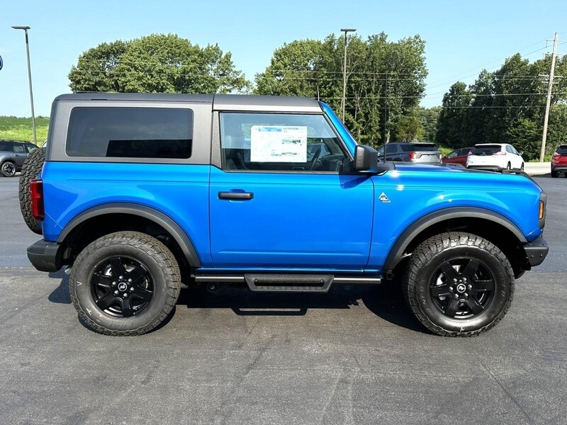 2024 Ford Bronco Black Diamond photo 2