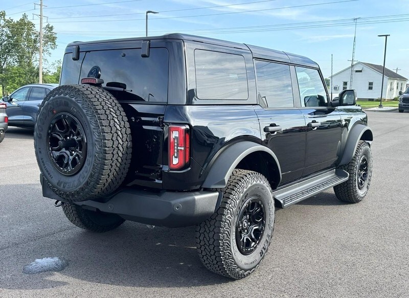 2025 Ford Bronco Outer Banks photo 3