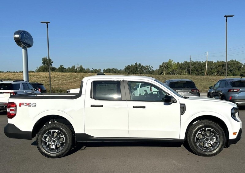 2025 Ford Maverick XLT photo 2