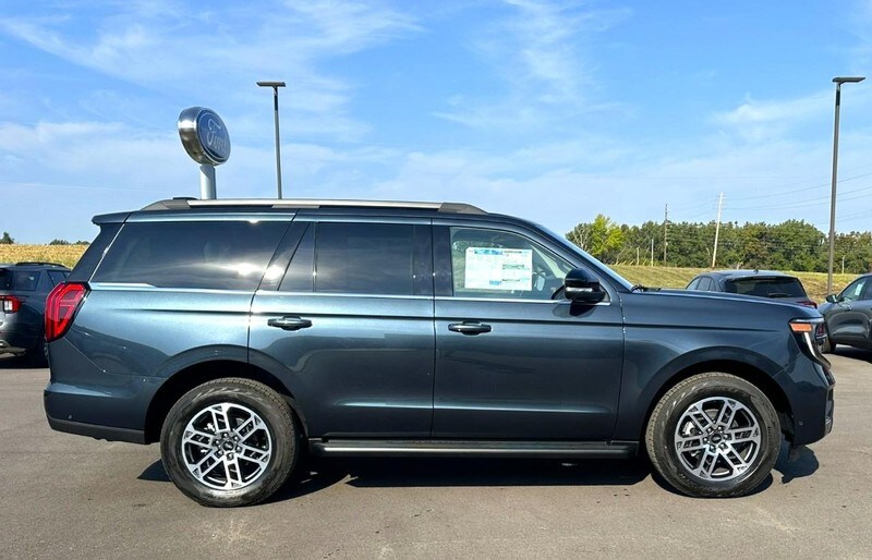 2025 Ford Expedition photo 2